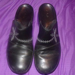 CLARKS Black Leather Mules Clogs sz8